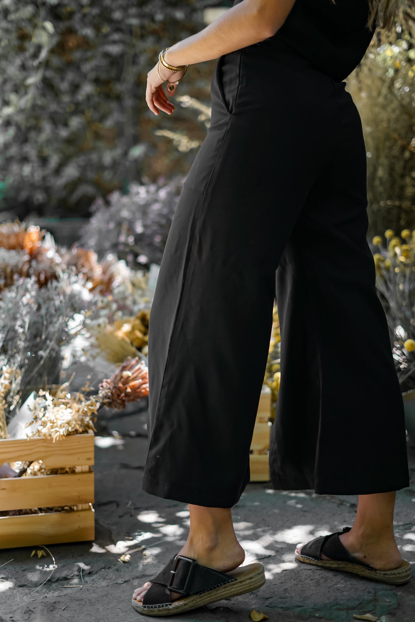 Pantalón crop negro mujer cupro - Pantalón Perissa