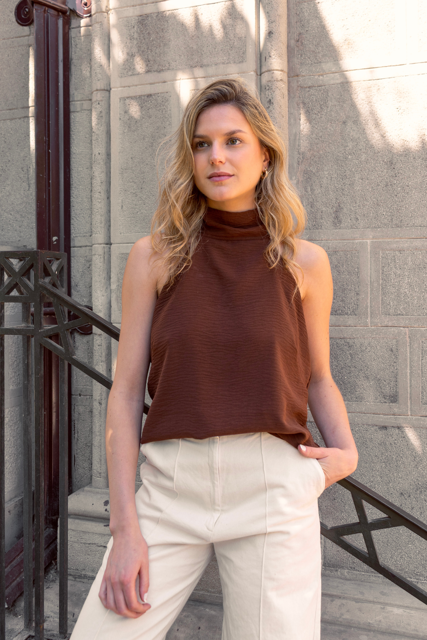 Top mujer café - Top Halter Café