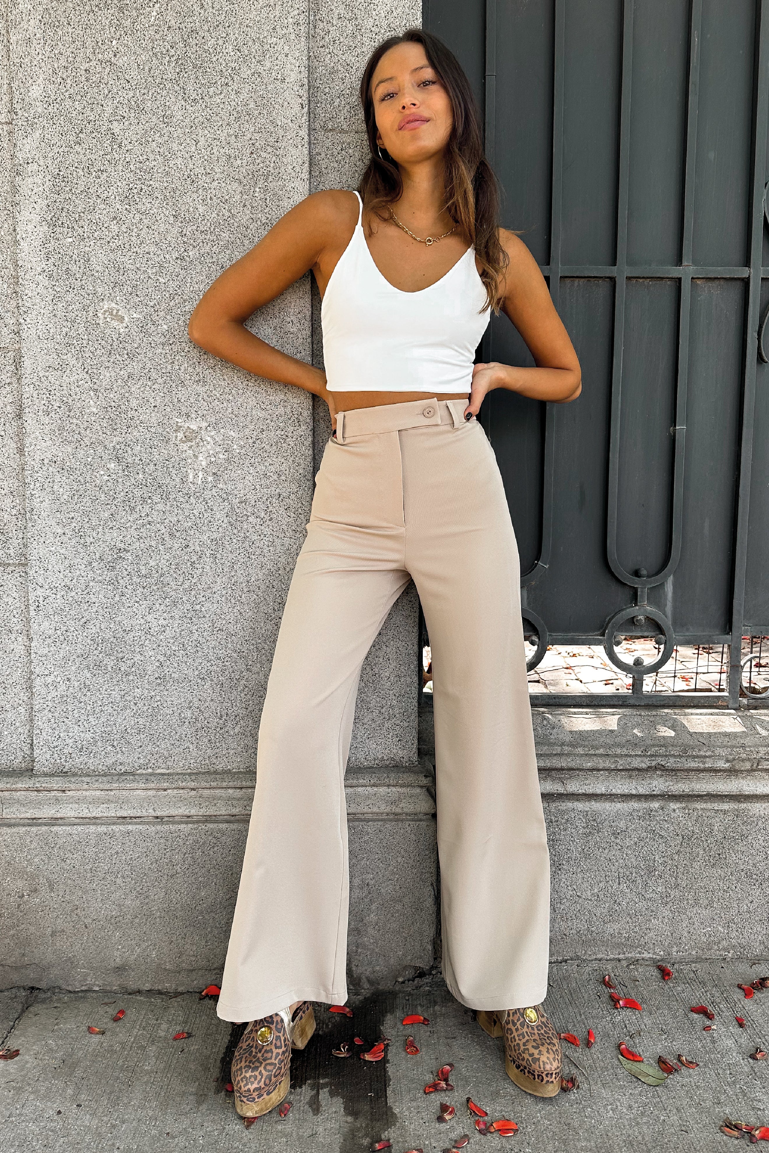 Pantal n Beige Mujer Tiro Alto Pipa